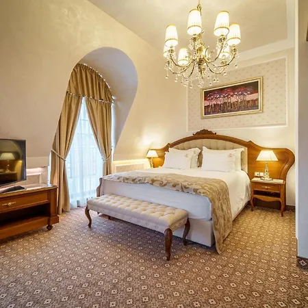 Hotel Garden - Certificate Of Excellence 10 Five-stars For 2024 Awarded By Htif