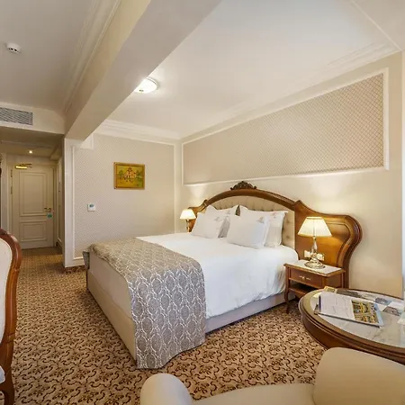 Garden - Certificate Of Excellence 10 Five-stars For 2024 Awarded By Htif Hotel 5*
