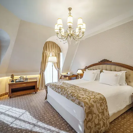 Hotel Garden - Certificate Of Excellence 10 Five-stars For 2024 Awarded By Htif 5*